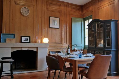 Hostal Maison De Ma�tre Elegia