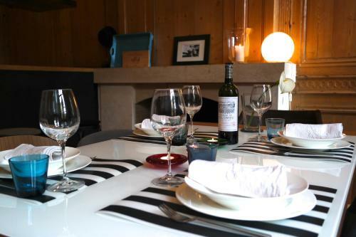 Hostal Maison De Ma�tre Elegia