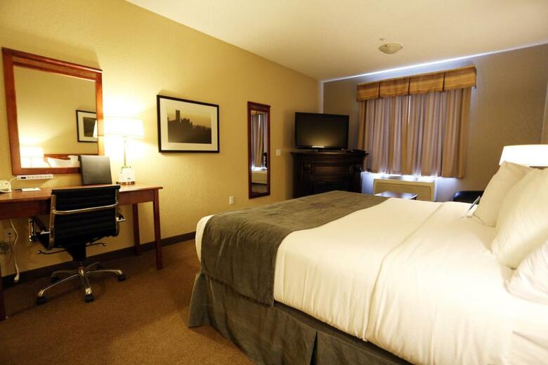 Hotel Lakeview Inn & Suites - Fort Nelson