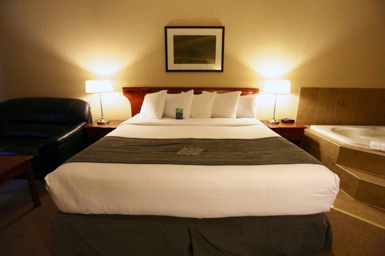 Hotel Lakeview Inn & Suites - Fort Nelson