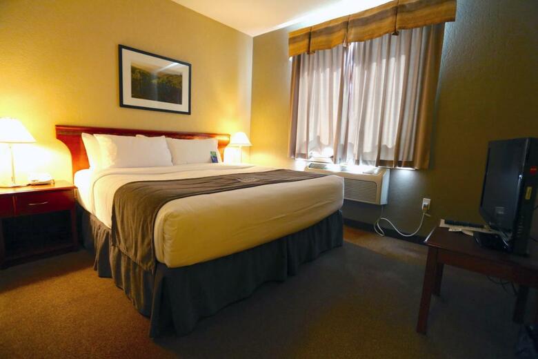 Hotel Lakeview Inn & Suites - Fort Nelson