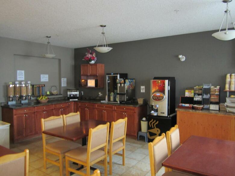 Hotel Lakeview Inn & Suites - Fort Nelson