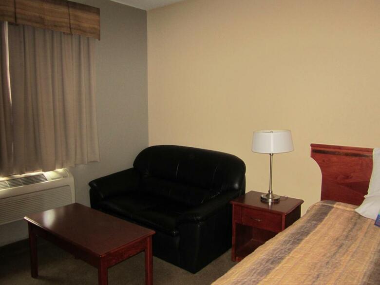 Hotel Lakeview Inn & Suites - Fort Nelson