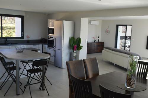 Villa Au Coeur Du Gers Avec Vue Sur Les Pyr�n�es