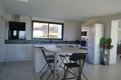 Villa Au Coeur Du Gers Avec Vue Sur Les Pyr�n�es