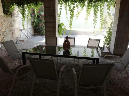 Grande Maison Vigneronne.