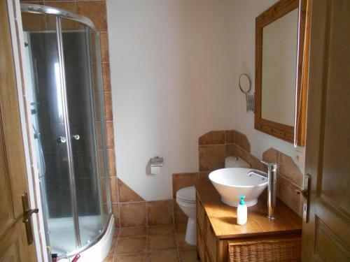 Rural Spacious Bungalow With Pool