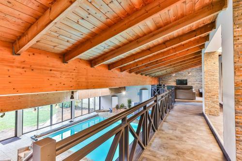 Splendide Maison De 330m Avec Piscine Interieure