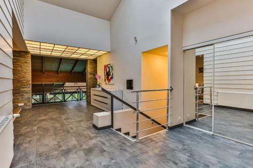 Splendide Maison De 330m Avec Piscine Interieure