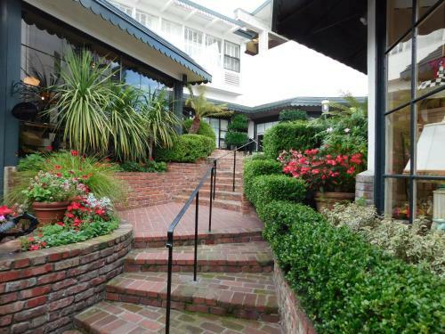Hotel Pine Inn - Carmel