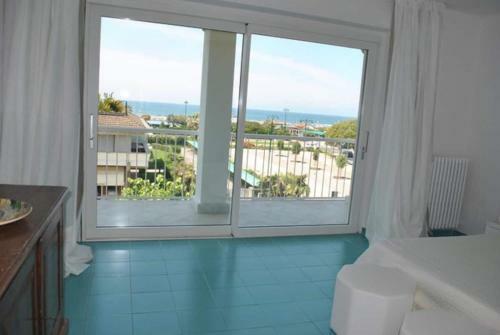 Apartamento Elegante Attico Panoramico A 2 Passi Dal Mare