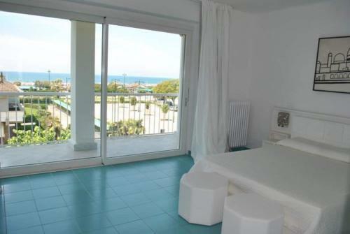 Apartamento Elegante Attico Panoramico A 2 Passi Dal Mare