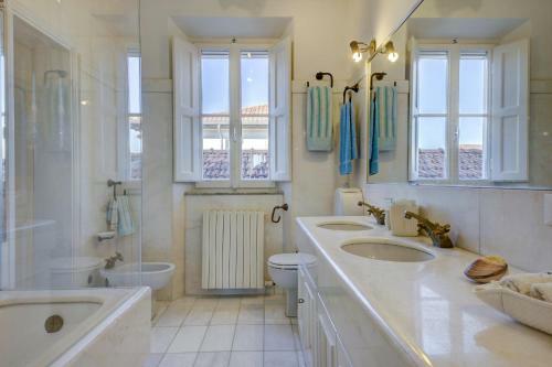 Apartamento Elegante Attico Panoramico A 2 Passi Dal Mare