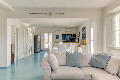Apartamento Elegante Attico Panoramico A 2 Passi Dal Mare