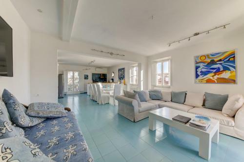 Apartamento Elegante Attico Panoramico A 2 Passi Dal Mare