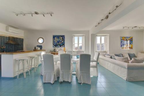 Apartamento Elegante Attico Panoramico A 2 Passi Dal Mare