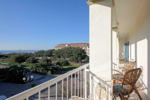 Apartamento Elegante Attico Panoramico A 2 Passi Dal Mare