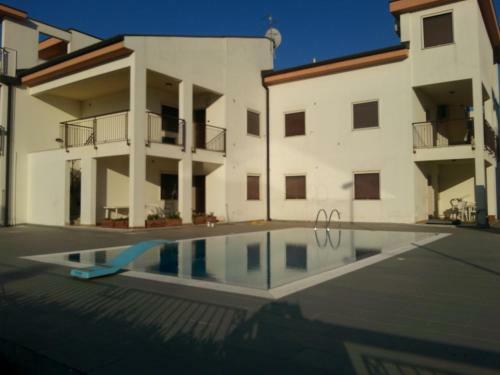 Lina Apartments