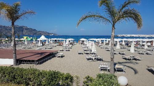 Apartamento Giardini Naxos A 500mt Dal Mare