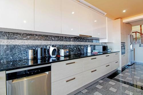 Vila Lucia - House With Sea View And Barbecue