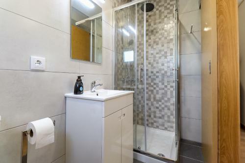 Apartamento Encosta Santa Luzia - Com Piscina E Vista Cidade