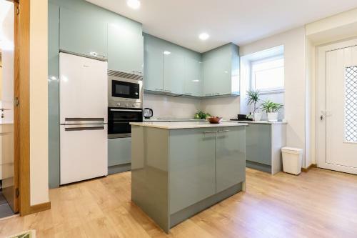 Apartamento Encosta Santa Luzia - Com Piscina E Vista Cidade