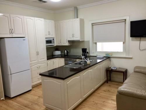 Bed & Breakfast Macdonnell House Naracoorte
