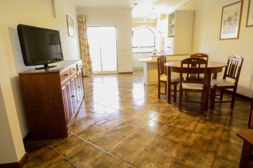 Vau Costa Beach Apartment With Pool!