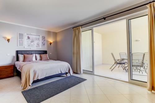 2 Bedroom Apartment With Pool In Vila Marachique, Alvor