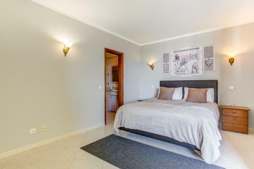 2 Bedroom Apartment With Pool In Vila Marachique, Alvor