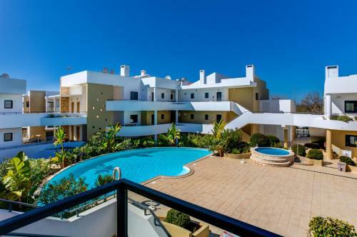 Two Bedroom Apartment In Albur Village 2q