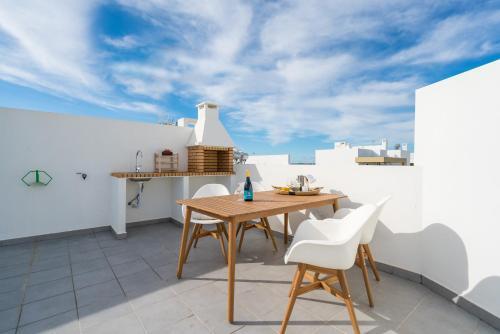 Apartamento T2 In Alvor With Rooftop Terrace & Pool