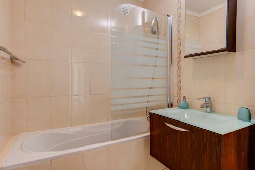 Rooftop Pool Two Bedroom Apartment In Alvor