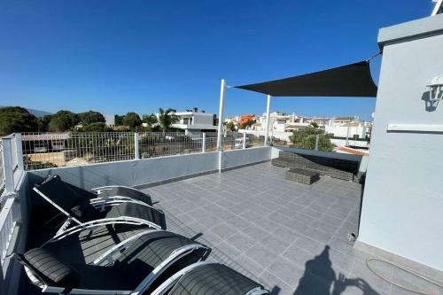 Spacious Villa. Large Rooftop. 4 Bedroom Sleeps 8