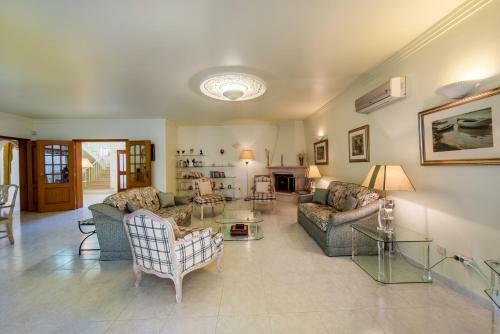 Villa With Garden And Pool