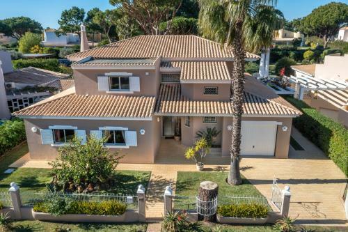 Villa With Garden And Pool