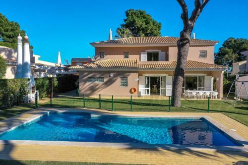 Villa With Garden And Pool