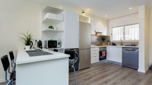 2bdr Brisamar Apartment W/ Balcony By Lovelystay