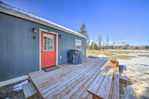 Contemporary Tiny House With Mountain Views