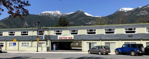 August Jack Motor Inn