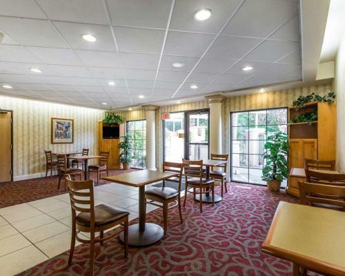 Hotel Comfort Suites Palm Desert