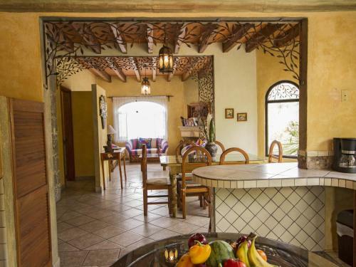La Casa De Las Bugambilias - Boutique Villas Xichu