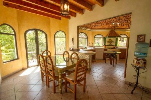 La Casa De Las Bugambilias - Boutique Villas Xichu