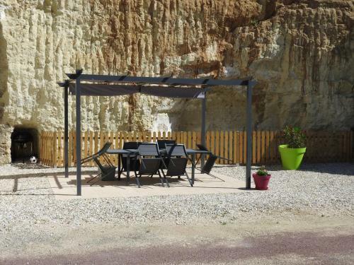 Le Paradis Des Caves