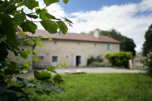 G�te Situ� Dans Une Ancienne D�pendance D'un Ch�teau � Chaudenay