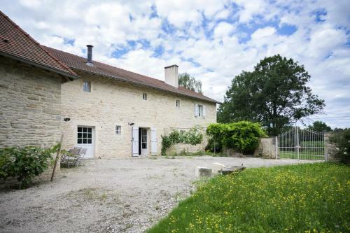 G�te Situ� Dans Une Ancienne D�pendance D'un Ch�teau � Chaudenay