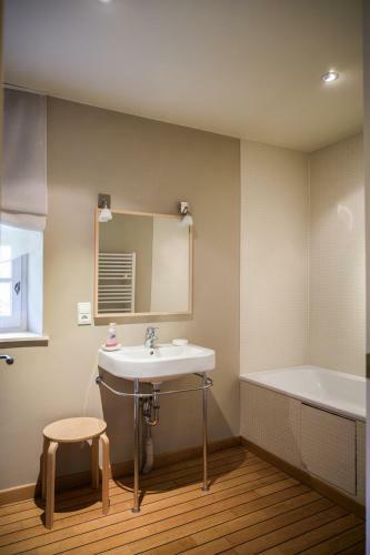 G�te Situ� Dans Une Ancienne D�pendance D'un Ch�teau � Chaudenay