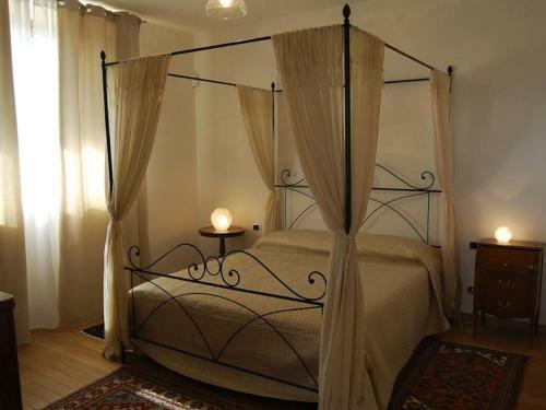 Appealing Holiday Home In Grotte Di Castro With Heated Pool
