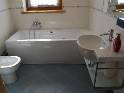 Appealing Holiday Home In Grotte Di Castro With Heated Pool