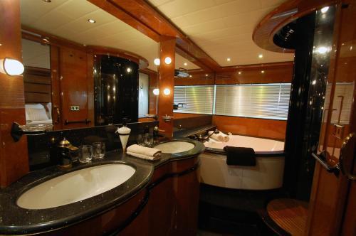 Leigh Yacht